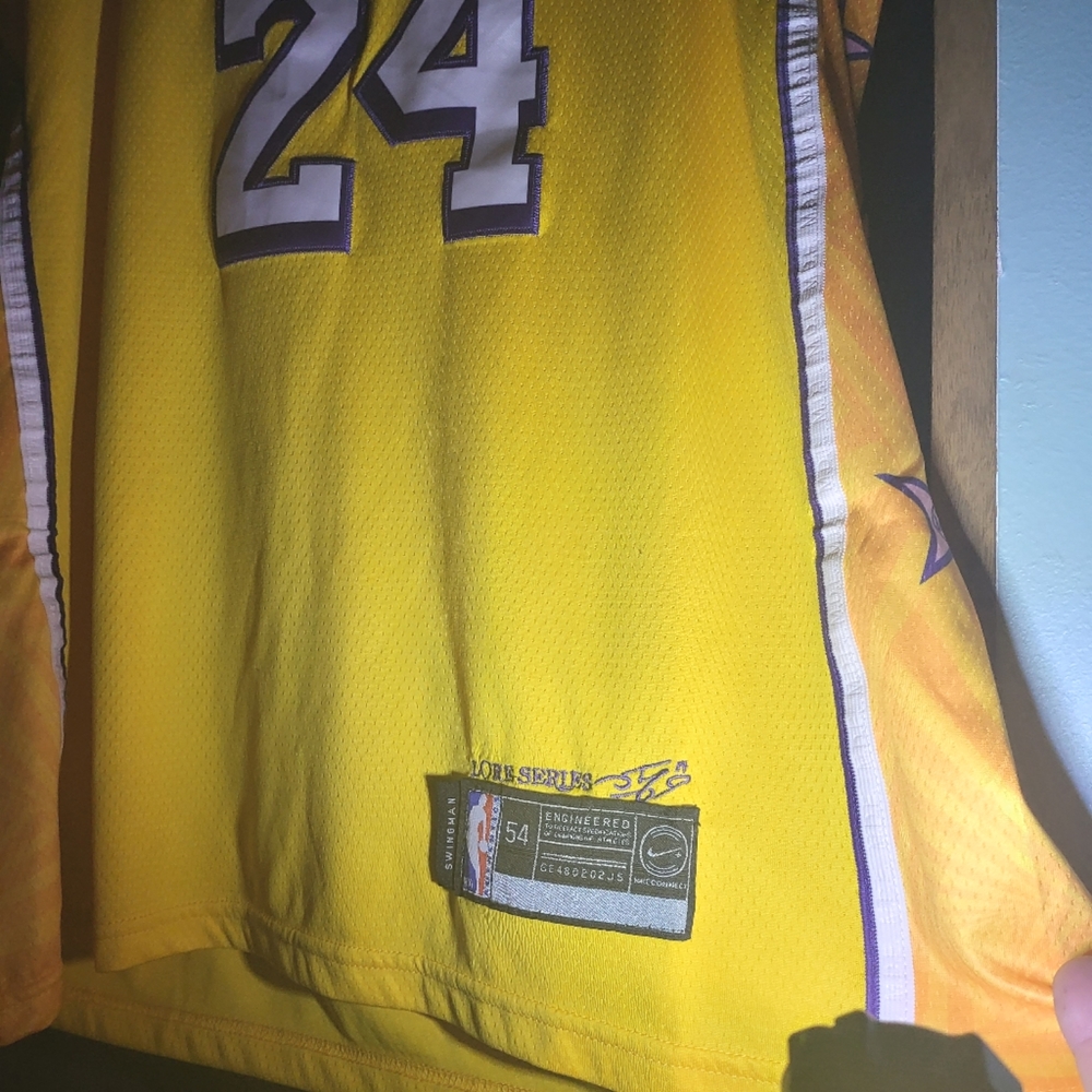 Kobe Bryant signed Jersey been kept in a glass case